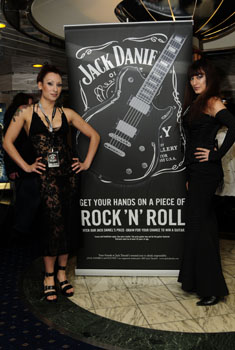 Frontface_Jack_rocks_a_0008