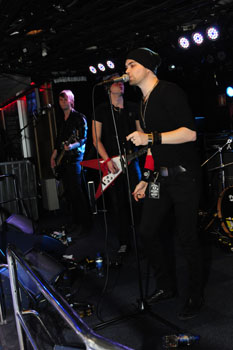 Frontface_Jack_rocks_a_0038