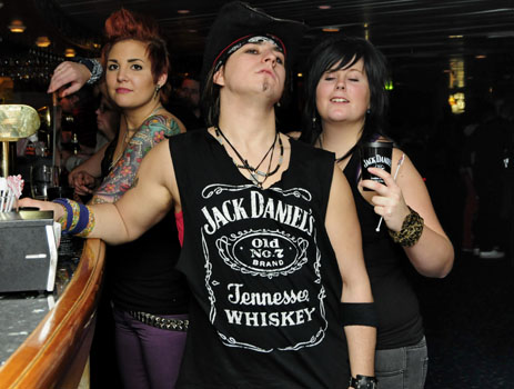 Frontface_Jack_rocks_a_0046