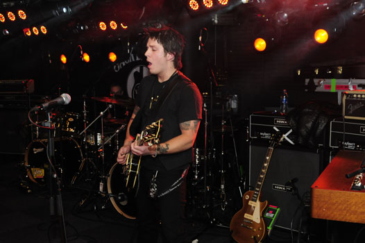 Frontface_Jack_rocks_a_0069