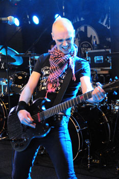 Frontface_Jack_rocks_a_0099