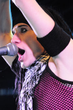 Frontface_Jack_rocks_a_0101