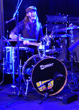 Frontface_Jack_rocks_a_0111