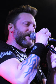 Frontface_Jack_rocks_a_0133