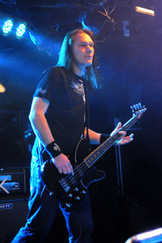 Frontface_Jack_rocks_a_0136