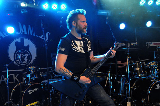 Frontface_Jack_rocks_a_0142