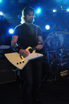 Frontface_Jack_rocks_a_0144